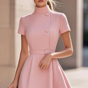 Damenkleid aus Baumwollmischung mit hohem Kragen und Gürtel – Rosa