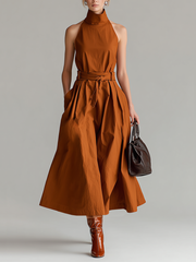 Neckholder-Kleid in Rostrot mit Bindegürtel – Rostrot