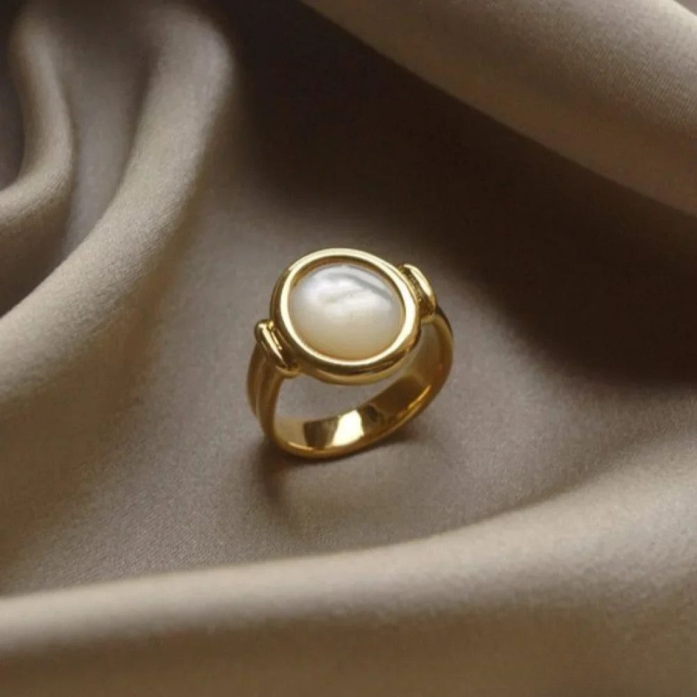 Eleganter Ring aus Perlen