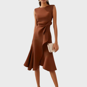 Ärmelloses Midikleid für Damen mit drapiertem, asymmetrischem Saum – Kaffee