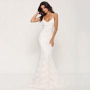 Figurbetontes Brautkleid mit Spitzenbesatz – Eleganter, raffinierter Brautstil – Weiß