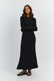 Elodie | Strick-Midikleid mit Rundhalsausschnitt – Schwarz