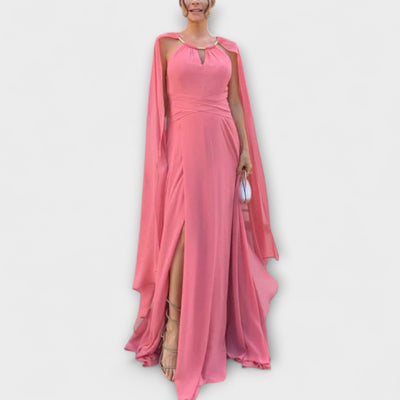 Mabel - Elegantes Maxikleid mit Cape-Ärmeln und hohem Schlitz