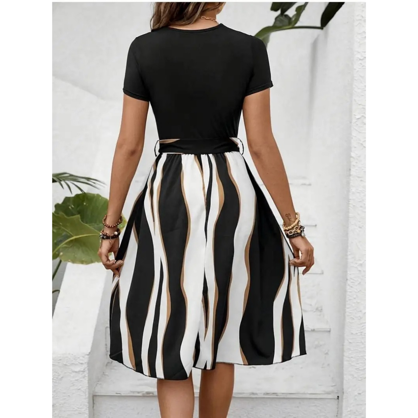 Midikleid | Taillengürtel & ausgestellter Rock | Feminin & Elegant