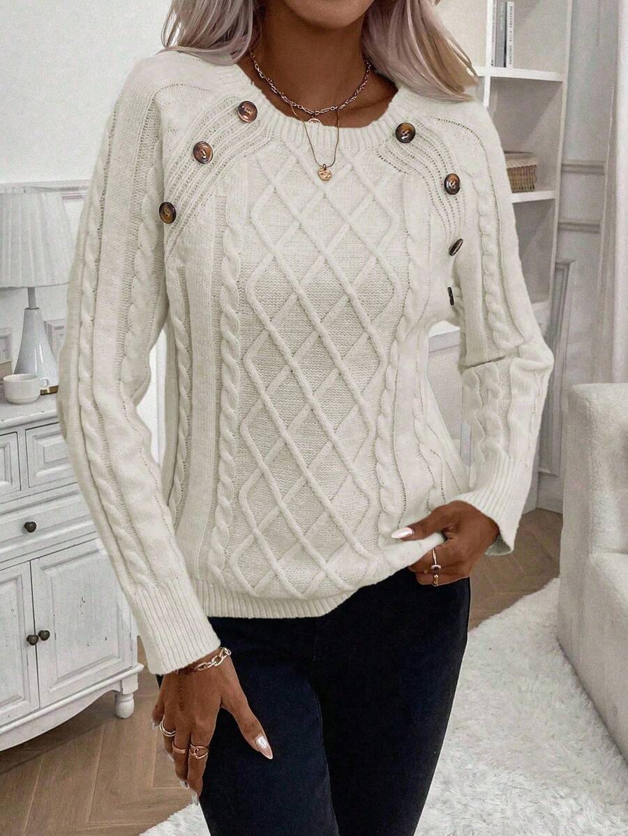 Clara – Pullover mit Knopfdetails und Zopfmuster