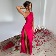 Samaria - Elegantes Kleid mit asymmetrischem Träger und Schlitz – Rot