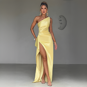 Samaria - Elegantes Kleid mit asymmetrischem Träger und Schlitz – Gelb