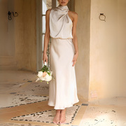 Juliana - Elegantes Neckholder-Kleid mit schulterfreiem Design – Beige