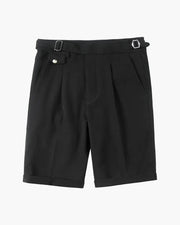 Parker | Maßgeschneiderte Plisseeshorts mit verstellbaren Seitenschnallen – Schwarz