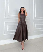 MIDI™  / Stilvoll Midikleid mit perfekter Taille & edlem Leder-Look. – Dunkelbraun