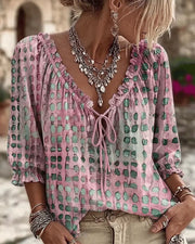 Araminta - Bluse mit weichem Griff und schnürbarem V-Ausschnitt – Rosa