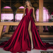 Elegantes Maxikleid mit tiefem V-Ausschnitt und hohem Schlitz für Damen – perfekt für Hochzeiten und andere festliche Anlässe – Rot