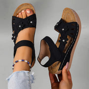 Fiorelia - florale Komfort-Keilsandalen – Schwarz