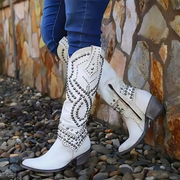 Sylverelle - Nietenverzierte Vintage-Westernstiefel – Weiß