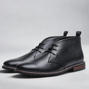 Jan | Stilvolle Herren Chukka-Stiefel im Alltag – Schwarz