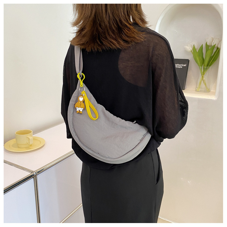 Eliana - Elegante Halbmond-Umhängetasche