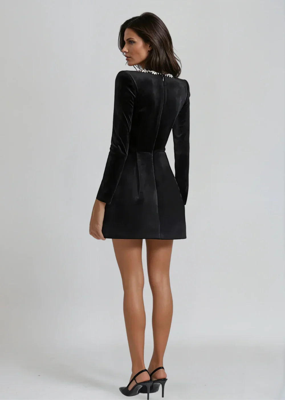 Elegantes Samtkleid | Verzierter Ausschnitt & lange Ärmel | Femininer Chic