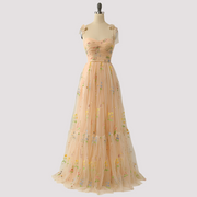 Livia - Elegantes Abendkleid mit Blumenstickerei – Orange