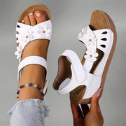 Fiorelia - florale Komfort-Keilsandalen – Weiß