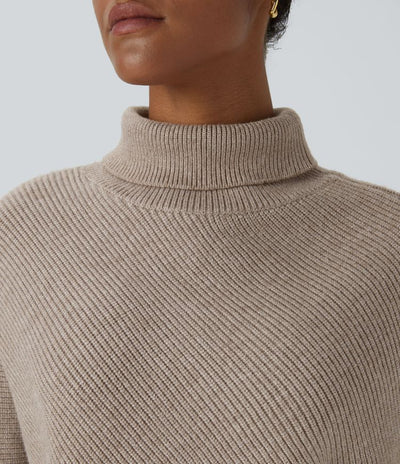 Amaya | Schlanker & moderner Pullover mit Saum