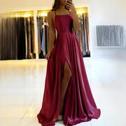 Shamcy - Elegantes langes Kleid mit Schlitz – Dunkelrot