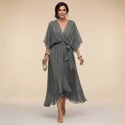 MARTA™ | CHIFFONKLEID MIT V-AUSSCHNITT – Grau