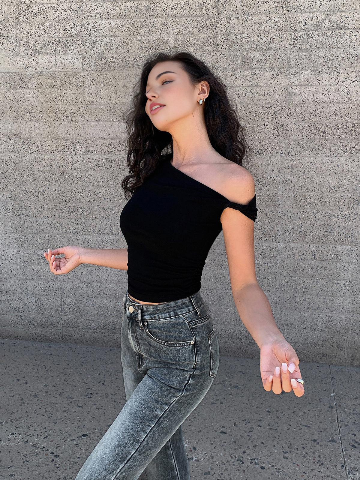 Asymmetrisches Crop-Top | One-Shoulder | Figurbetonter Schnitt