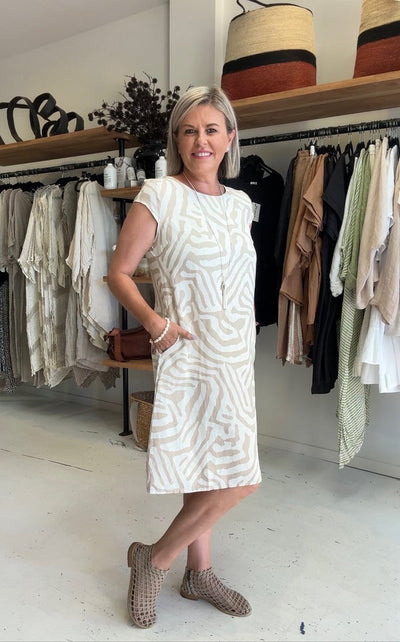 Luftiges Sommerkleid | Gerader Schnitt | Dezentes Muster