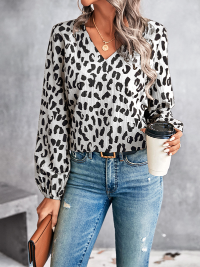Daphne - Damenbluse mit V-Ausschnitt und Leopardenmuster