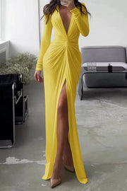 Chloé - Elegantes Kleid mit V-Ausschnitt und plissiertem Dekolleté – Gelb