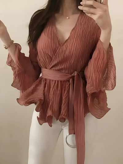 Nicolina | Elegante V-Ausschnitt-Bluse mit Schleife und Rüschen