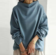 Mia | Eleganter Oversize-Strickpullover mit hohem Kragen – Blau