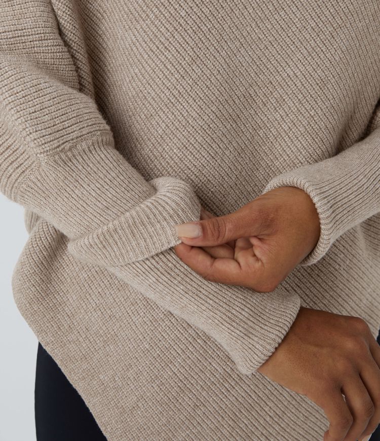 Amaya | Schlanker & moderner Pullover mit Saum