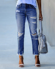 Mia | Slim Fit Damenjeans mit modernem Used-Effekt – Königsblau