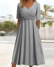 Annabelle - Kurzärmeliges Crossover-Kleid – Grau
