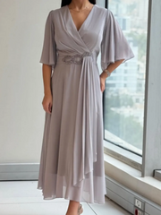 Celinette - Maxikleid aus Chiffon mit kristallbesetzter Taille – Grau