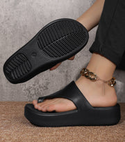 Veronique - gepolsterte Plateausandalen – Schwarz