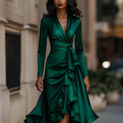 Satin-Maxikleid für Damen | Drapierte Rüschen, lange Ärmel – Smaragdgrün