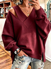 Aurelia - Soft-Touch-Sweatshirt mit V-Ausschnitt und Cut-out-Details – Weinrot