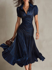 Adriana Midikleid: Eleganter Satin-Look für festliche Anlässe – Dunkelblau