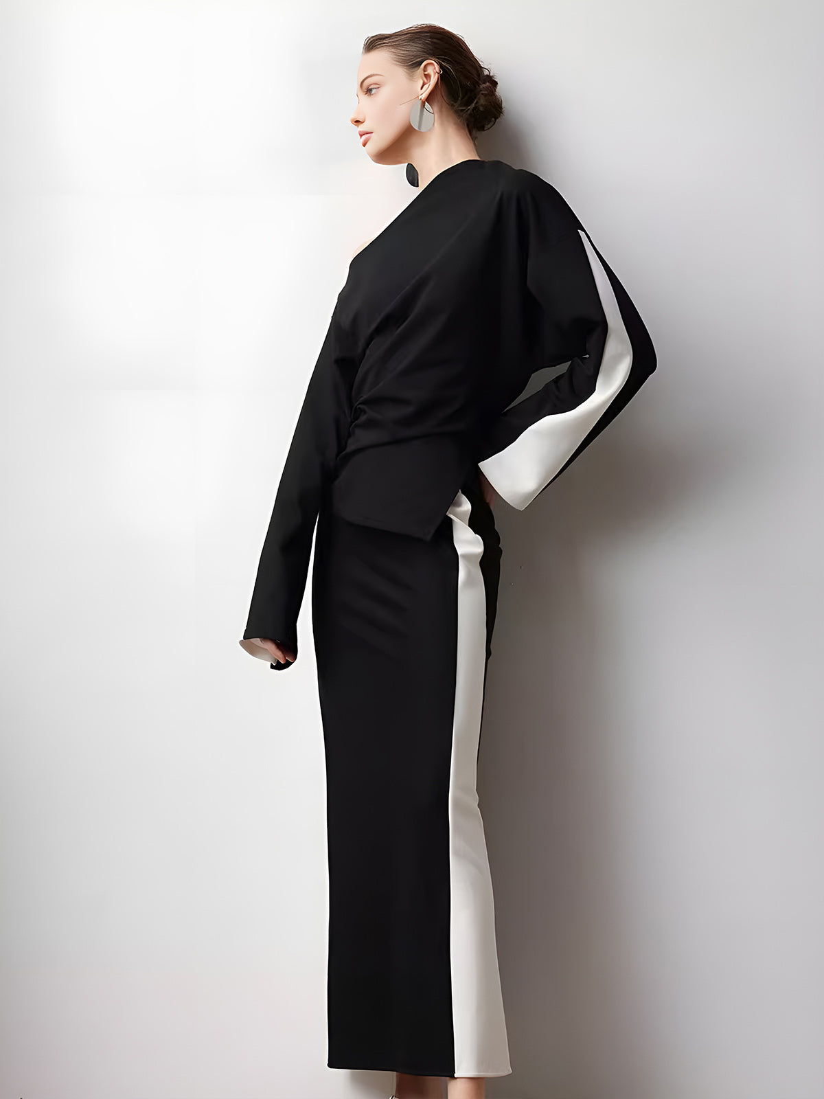 Asymmetrisches Maxikleid | Elegante Silhouette | Modernes Color-Blocking