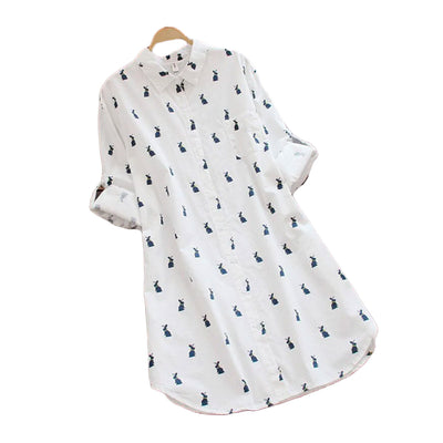 Verspieltes Shirtkleid mit Hasenprint und Reverskragen – Elina