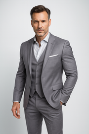 Dreiteiliger Herrenanzug – Elegante Weste, schmal geschnitten, formell, taillierter Stil – Grau