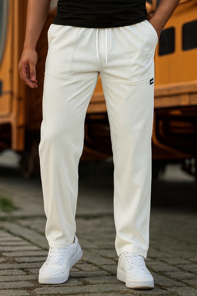 Stylische Trainingshose für Herren mit praktischen Taschen und moderner Passform