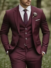Slim-Fit-Dreiteiler für Herren – Eleganter, formeller Stil mit glänzender Oberfläche – Weinrot