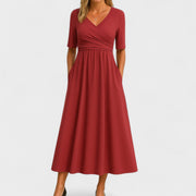 Elegantes Midikleid für Frauen - V-Ausschnitt, Ellbogenlange Ärmel, Praktische Taschen – Rot