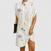 Elegantes Sommerkleid für Frauen mit Rüschen und Schulterausschnitten – Weiße Blumen