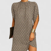 Elegantes Sommerkleid für Frauen mit Rüschen und Schulterausschnitten – Beige Muster