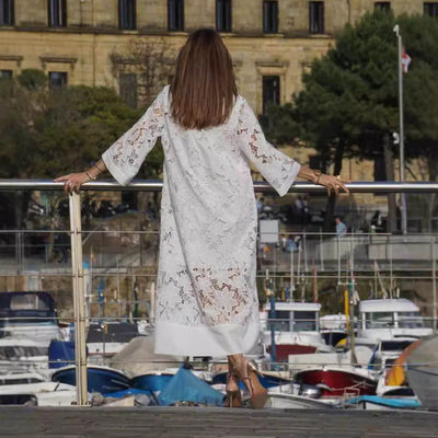 Spitzenkleid mit Stehkragen | Halbtransparenter Look | Elegante Leichtigkeit