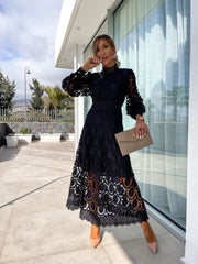 Festliches Kleid Damen für Hochzeitsgast – Elegantes Midikleid mit Definiertem Schnitt und Perforierten Details – Schwarz